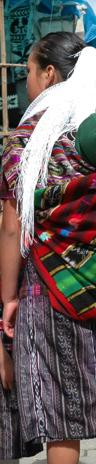 Auf dem einzigartigen Hochland-Markt von Chichi Kunsthandwerk bestaunen